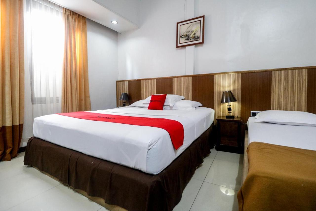 Reddoorz Plus @ Banjarmasin Tengah Hotel Luaran gambar